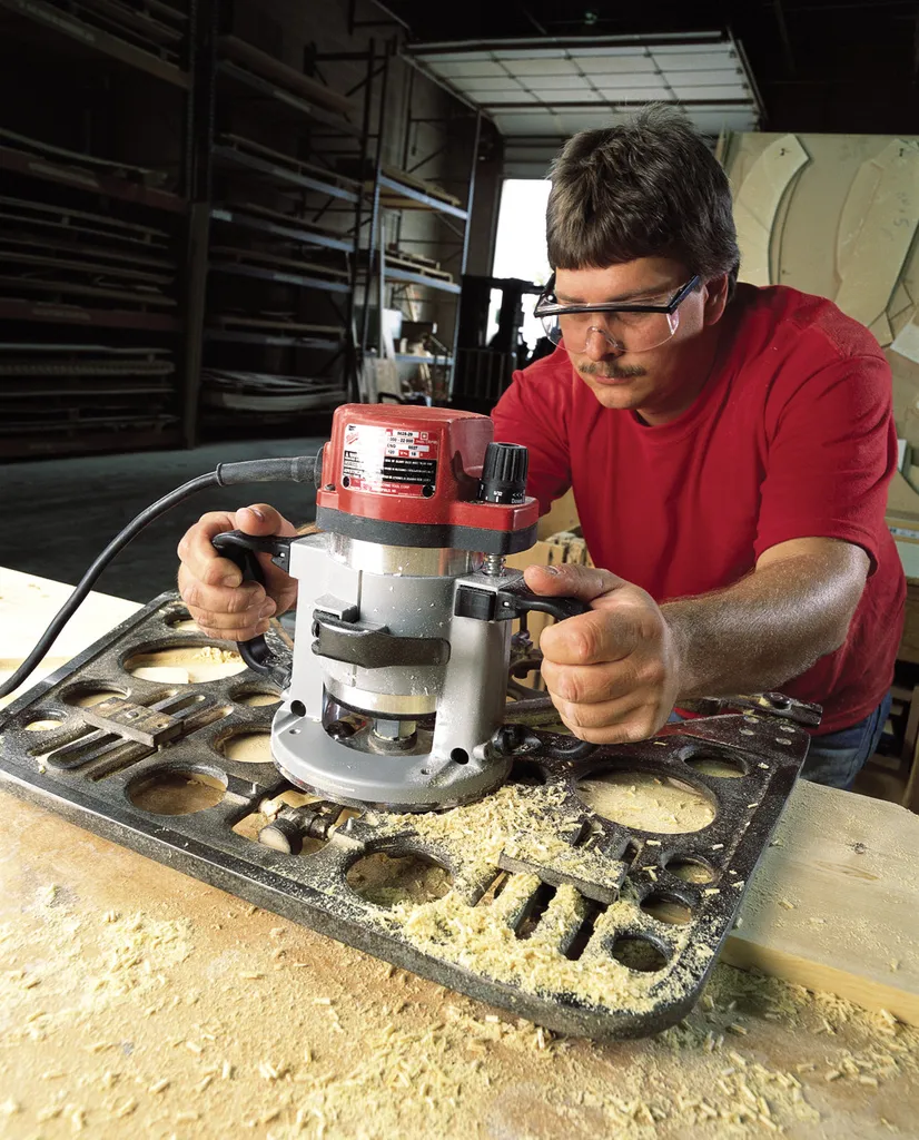 Milwaukee 3-1/2 Max Hp Fixed-Base Production Router